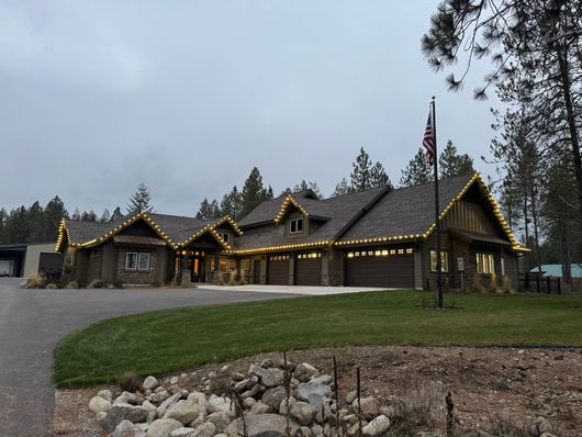 A large house with christmas lights on the roof