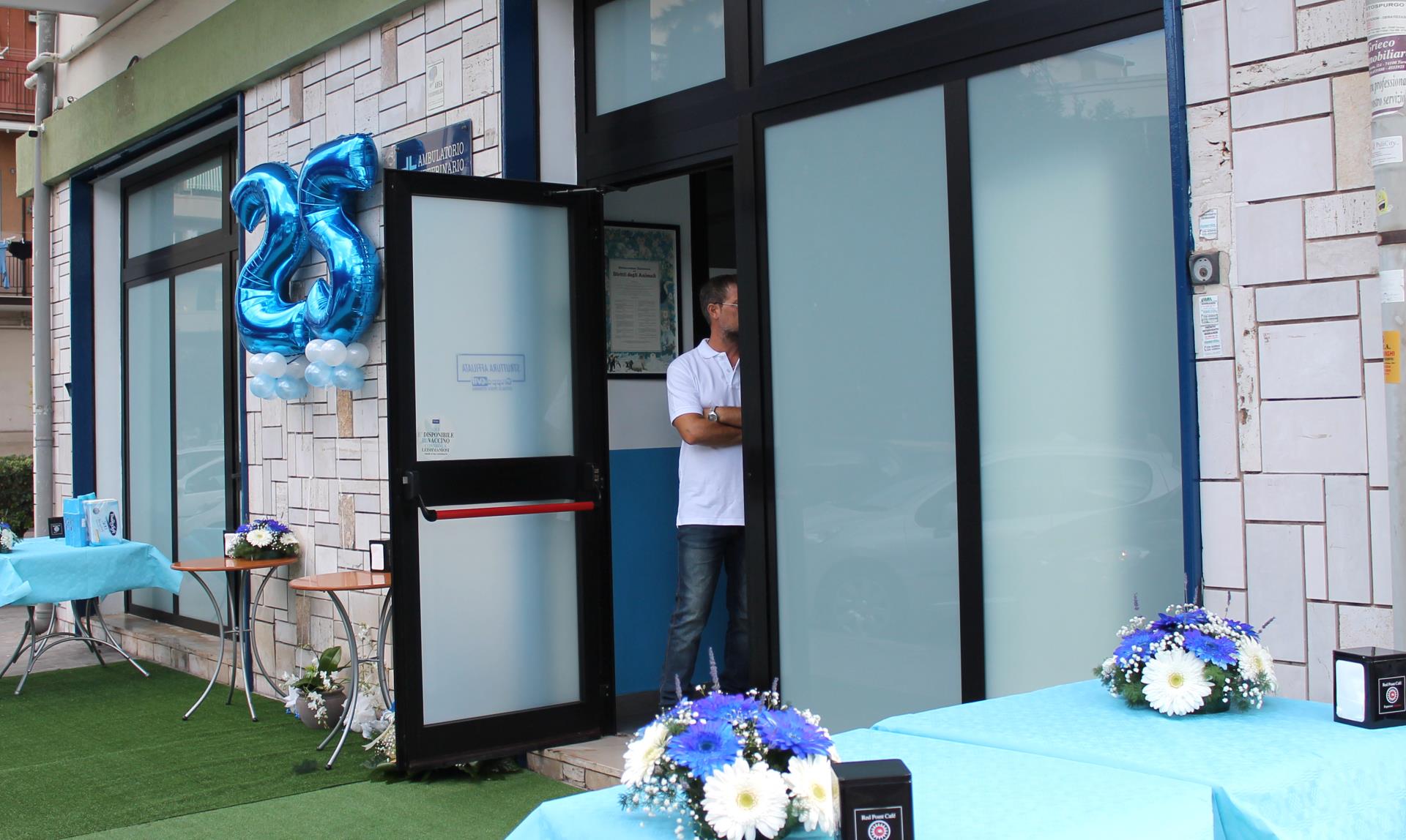 studio veterinario con porta aperta