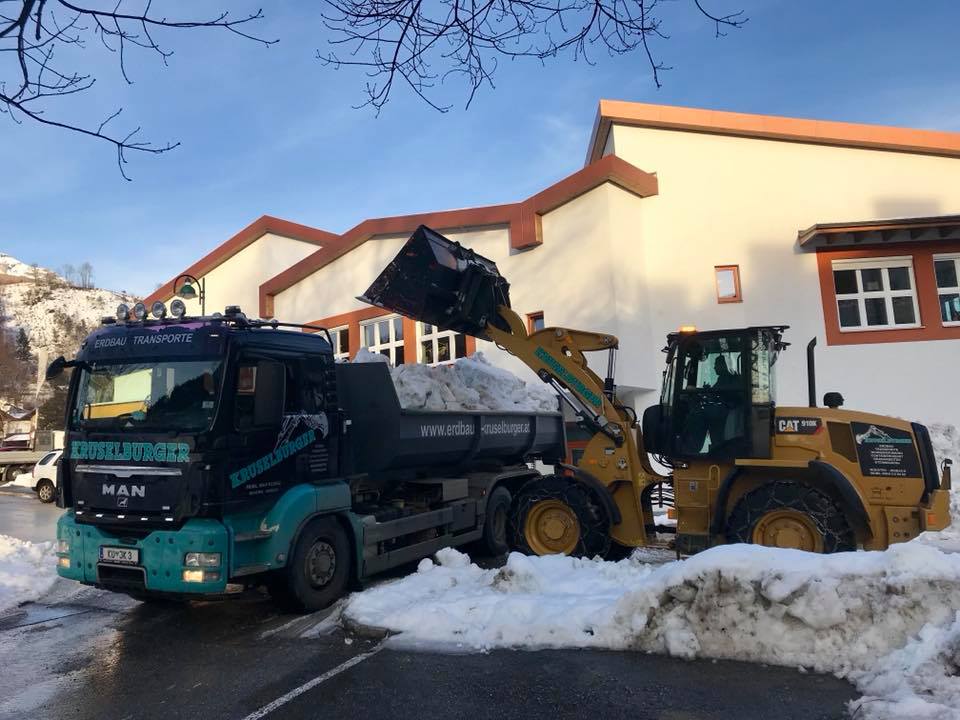 Schneeräumung in Jenbach, Tirol