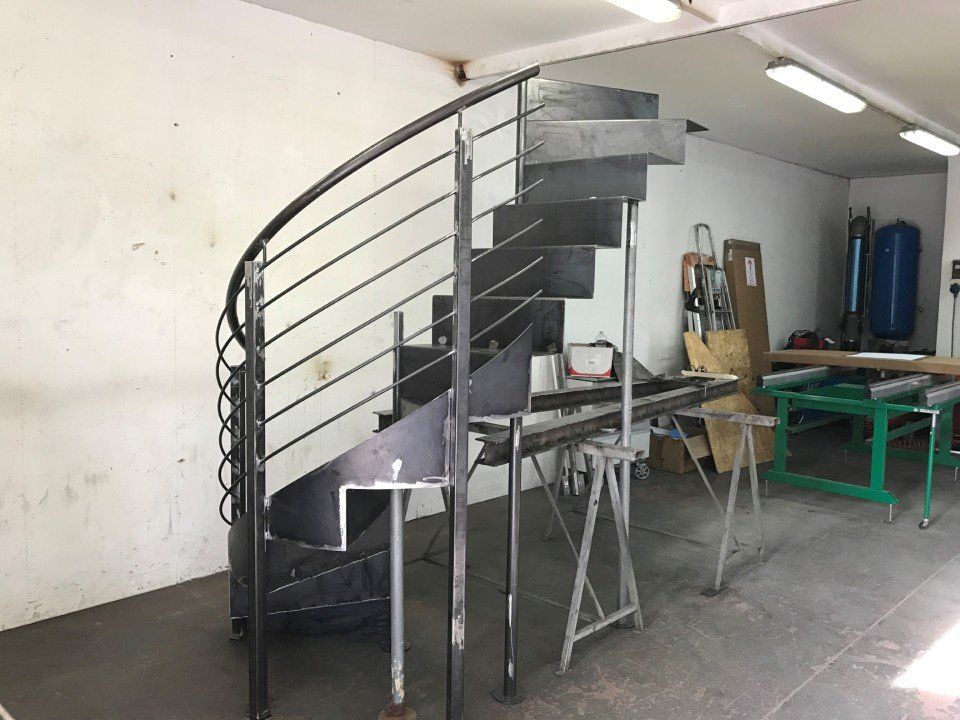 Realizzazione di scale a chiocciola in ferro