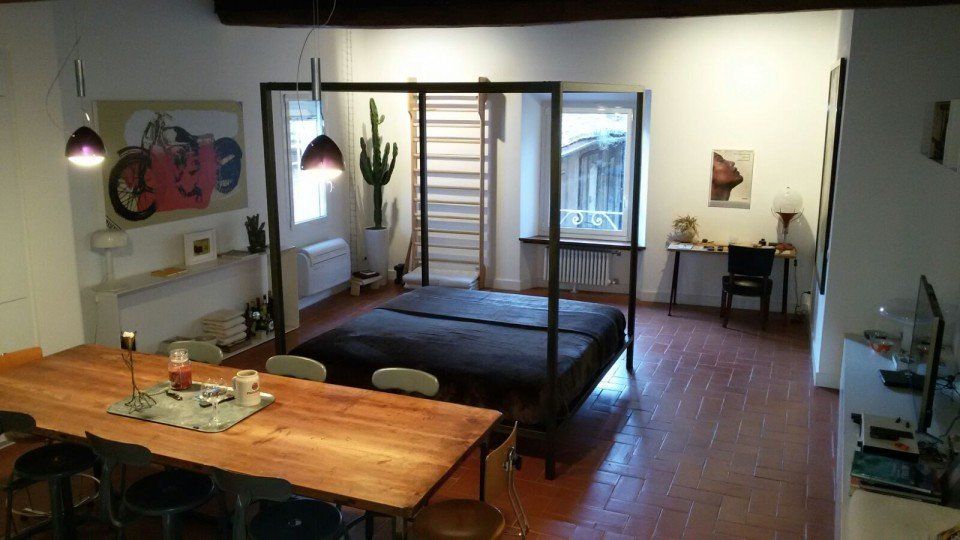 Camera con mobili su misura