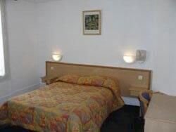 HOTEL ROYAL - ESTACIONAMIENTO