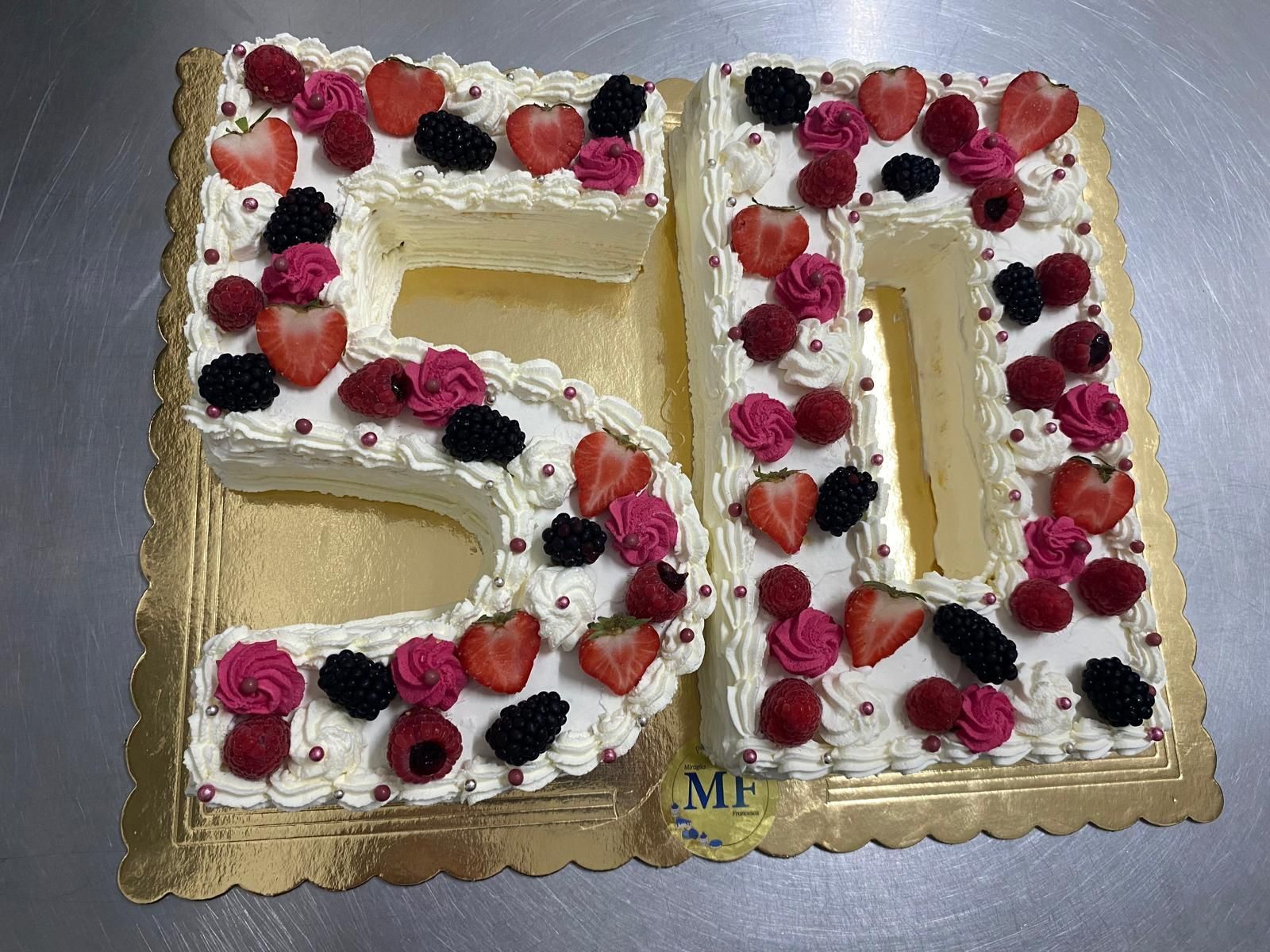 torta alla panna e frutta