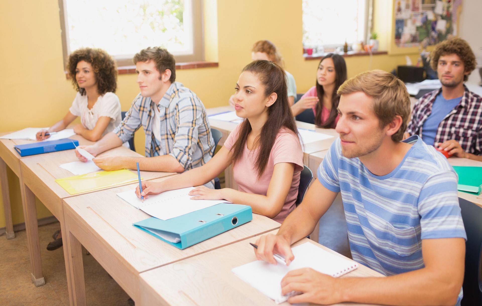 classe di ragazzi frequenta corsi di inglese a Monza
