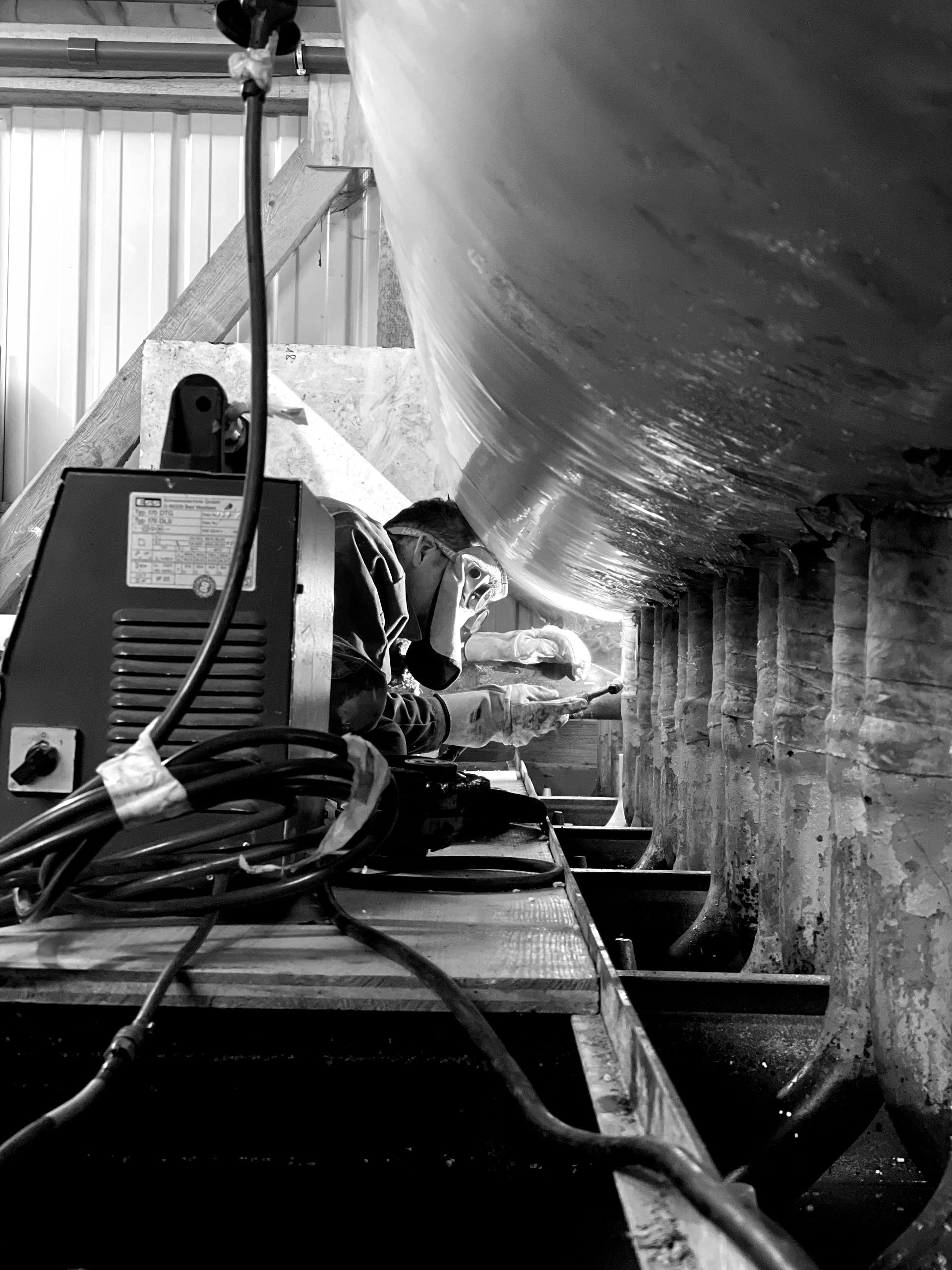 Reparatur an einem Eiswasserbecken