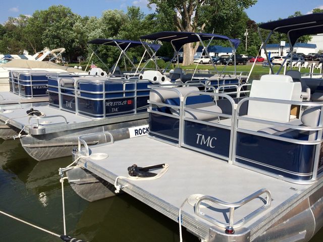 E - Pontoon Rental (24' Fishing Pontoon)