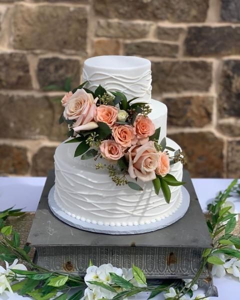 wedding cake with pink roses