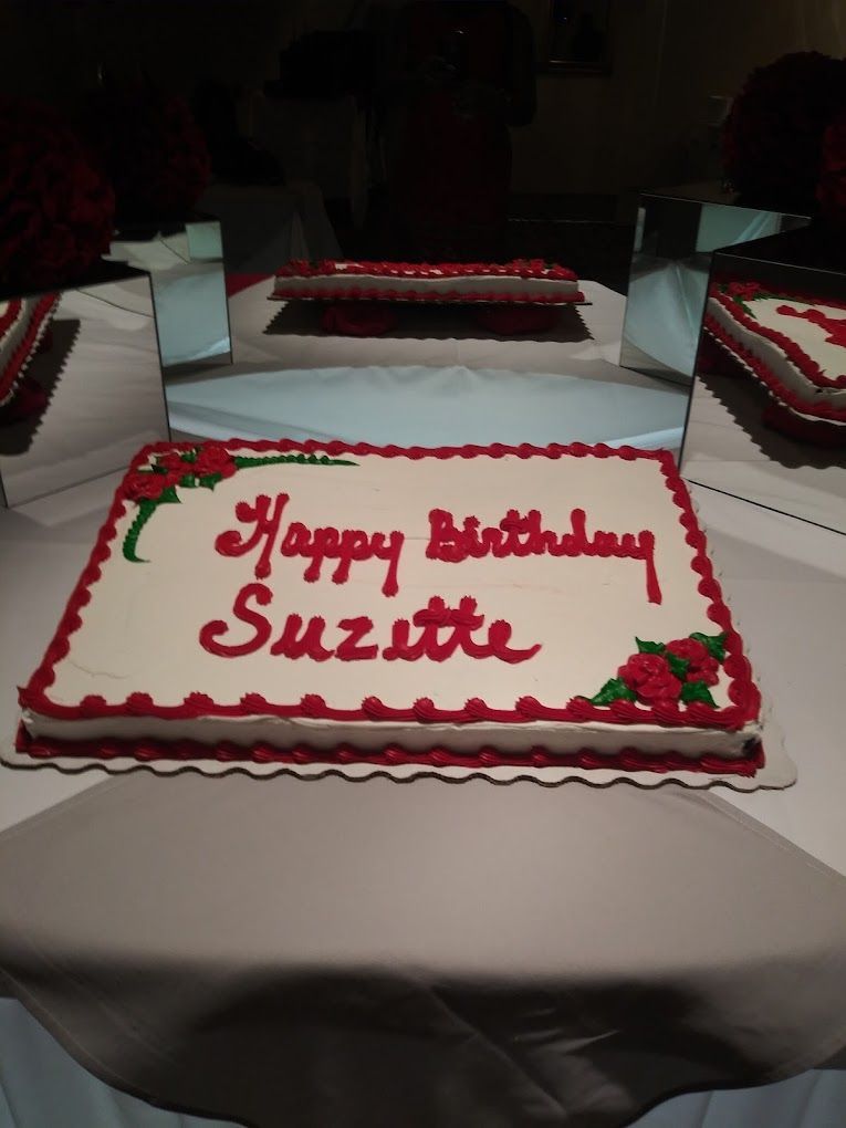 A birthday cake with the name suzette on it