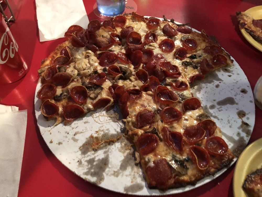 Delicious Pizza — Columbus, OH — Plank's Cafe & Pizzeria