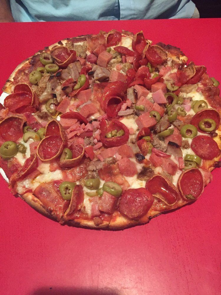 Pizza On The Table — Columbus, OH — Plank's Cafe & Pizzeria