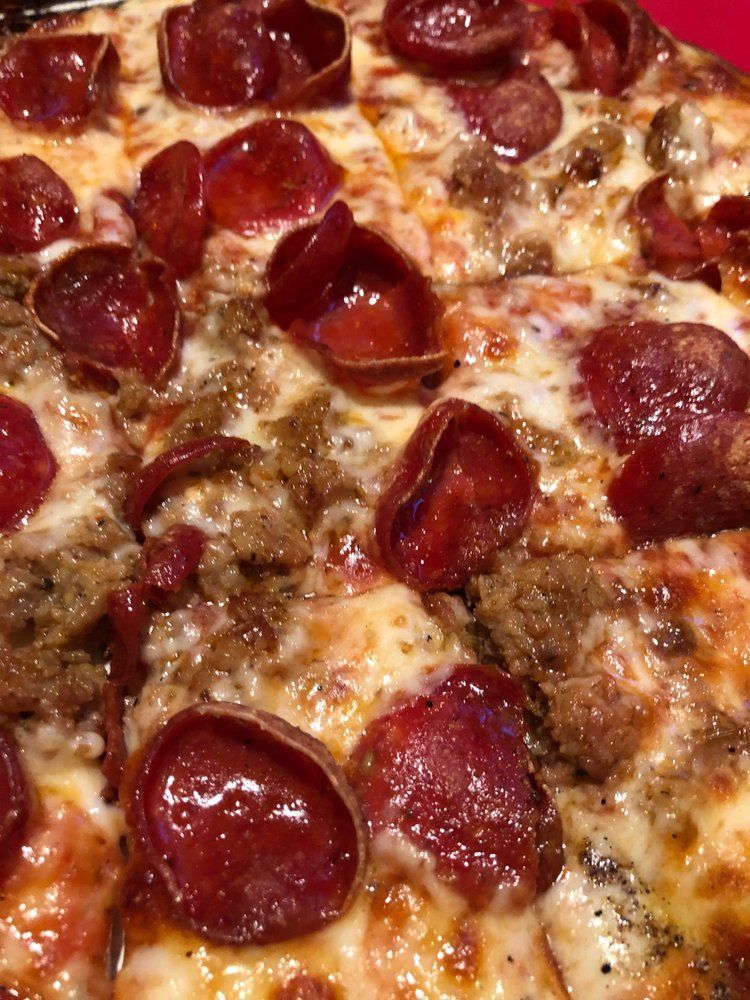 Close Up Of Pizza — Columbus, OH — Plank's Cafe & Pizzeria