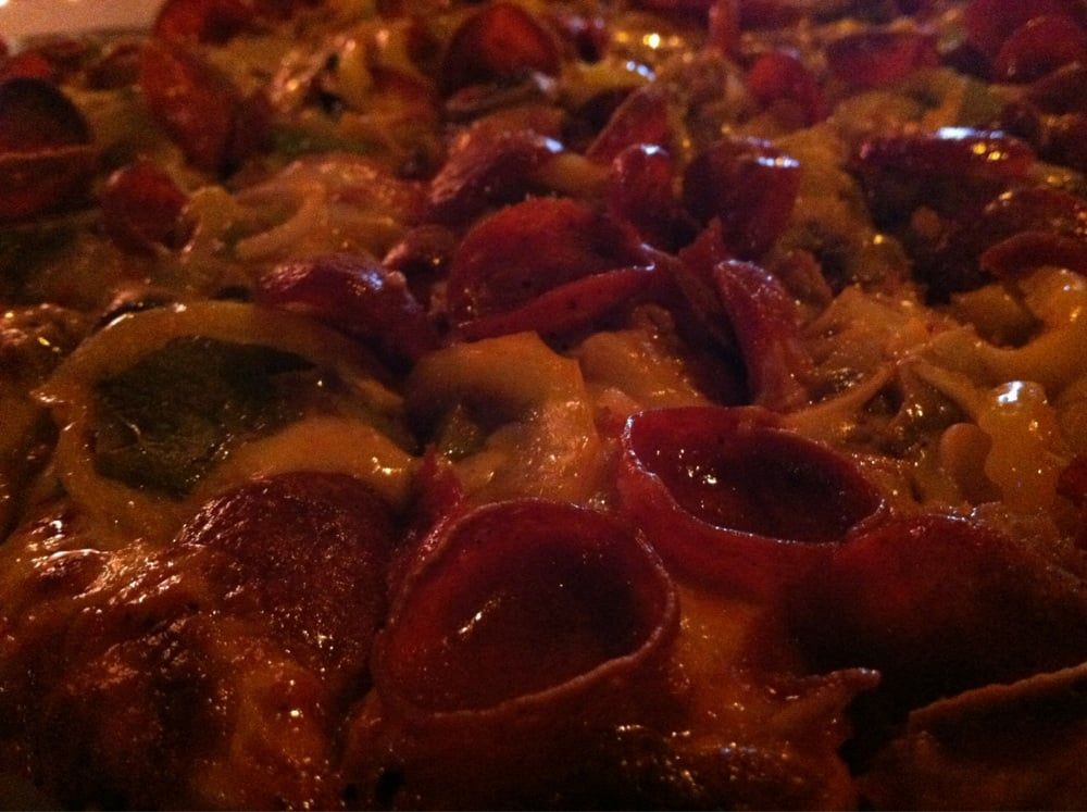 Close Up Delicious Pizza — Columbus, OH — Plank's Cafe & Pizzeria