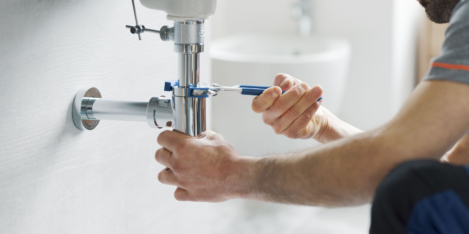Fixing a leaking pipe