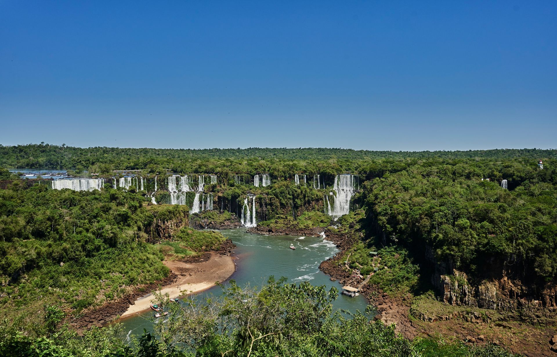Vista para as cataratas em Foz do Iguaçu