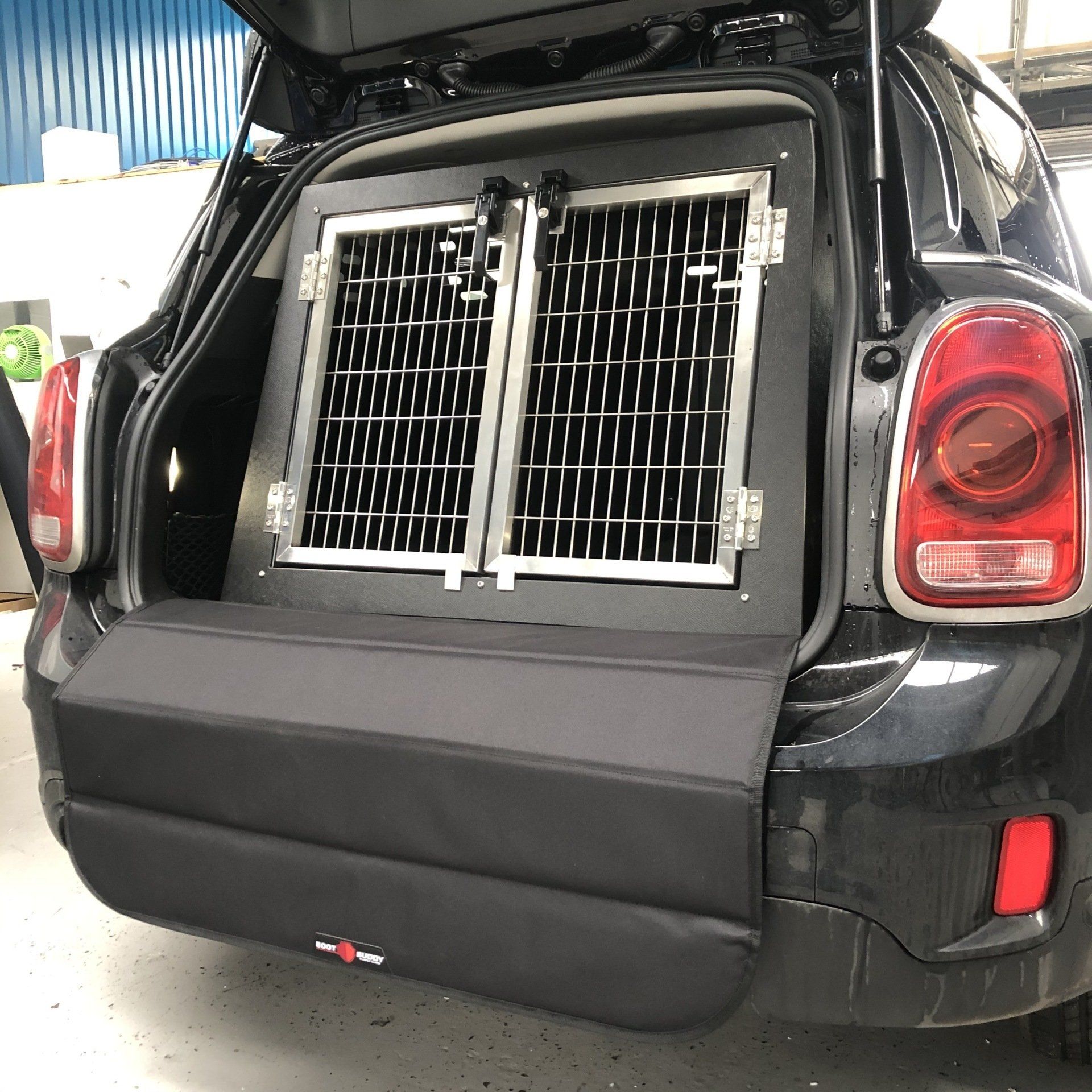 Mini Cooper Dogs In Boot Of Car Dt Boxes Car Travel Crates For