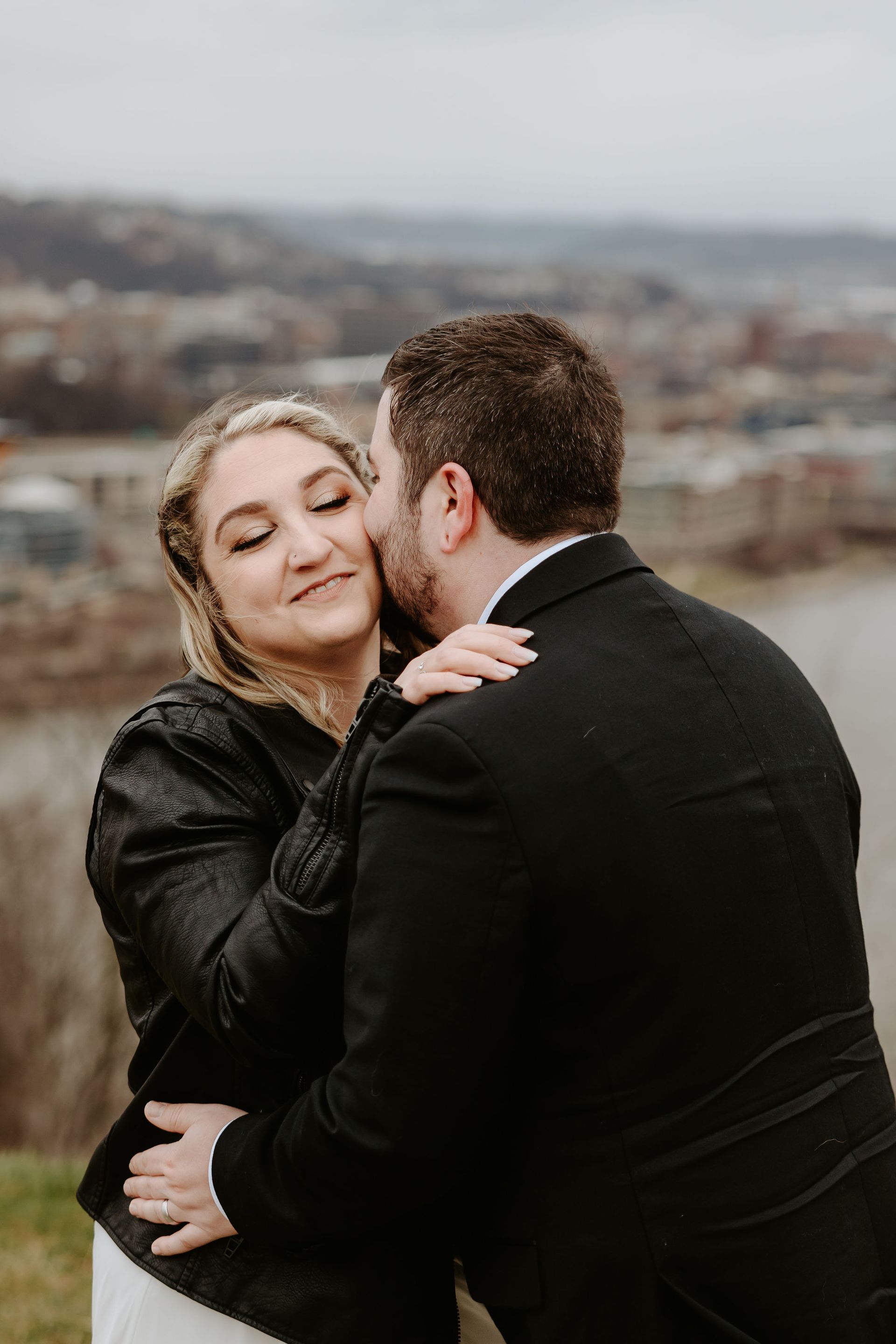 a groom is kissing his bride on the forehead . natural wedding makeup. pittsburgh, pa. bridal makeup. bridal mua. wedding makeup artist. moriah e beauty. liz capuano photography.