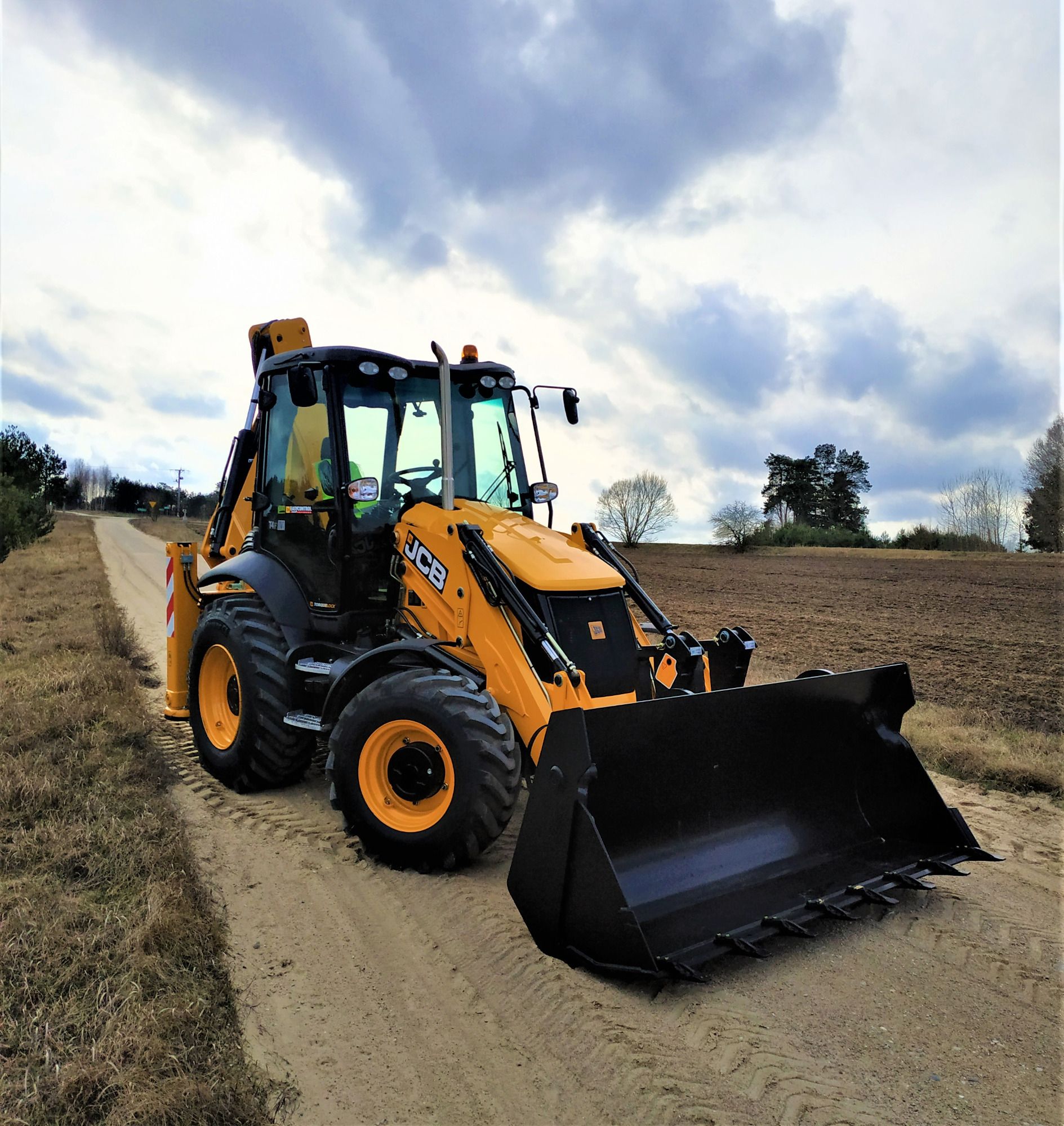 Statybinės technikos nuoma (su operatoriumi)