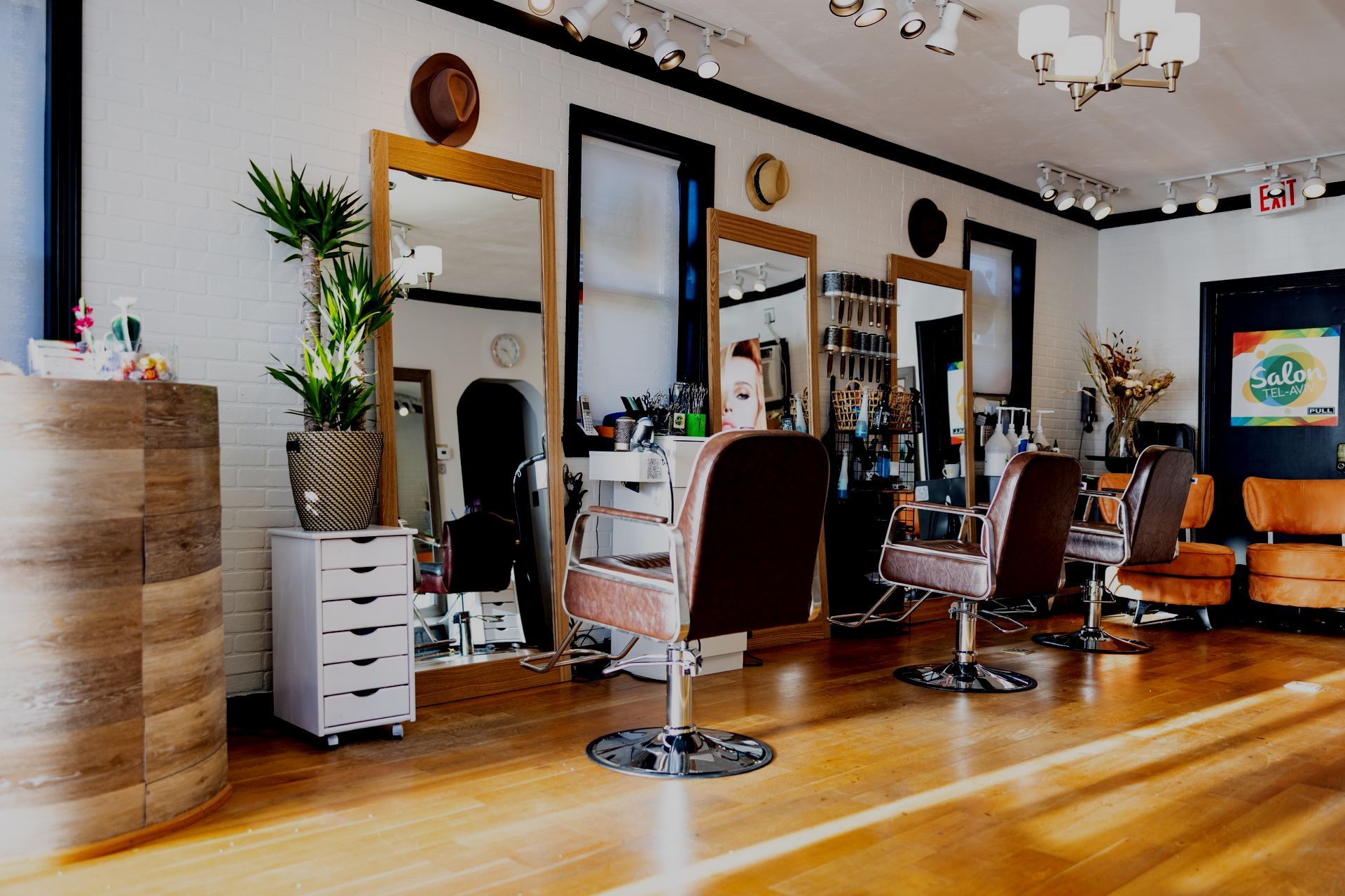 A salon with a lot of chairs and mirrors