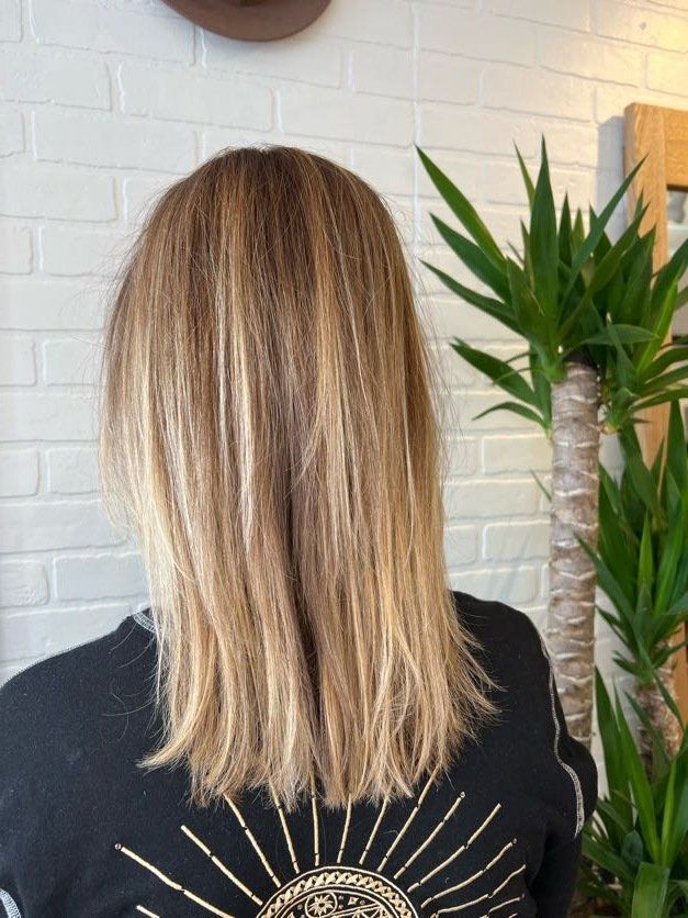 blonde highlights and haircut on short hair