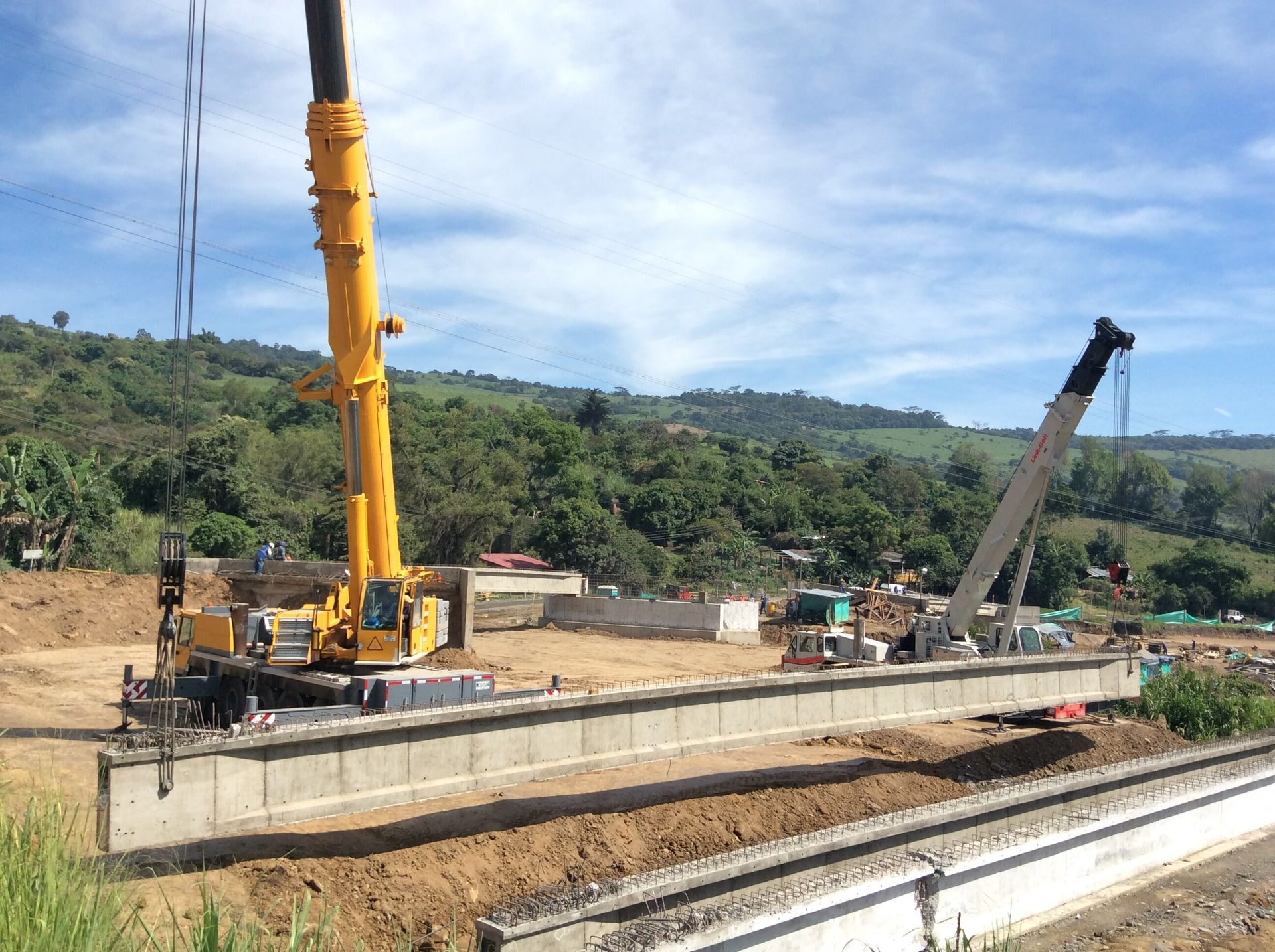 Grúas Ltda, alquiler de grúas telescópicas.