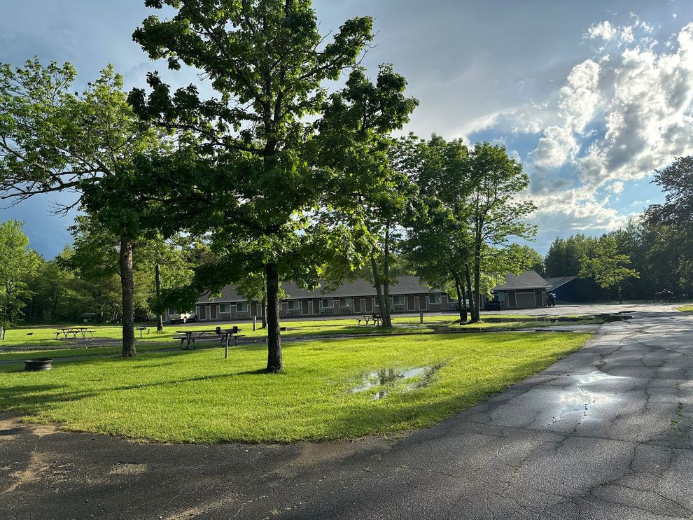 A picnic area image of Trails Inn Quadna Mountain Motel & RV Campground.