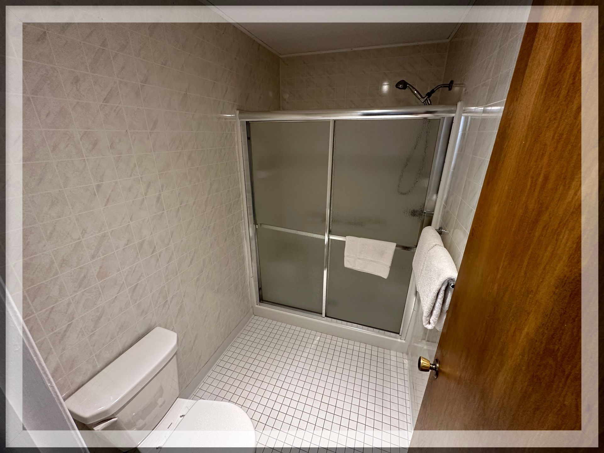 This is a bathroom image of the 1 king bed, 1 queen bed, and 1 bathroom Extended Stay Suite.