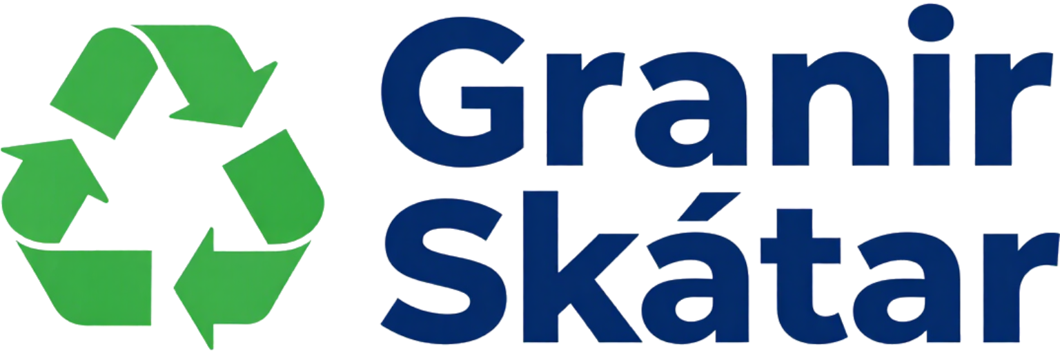Grænt endurvinnslutákn við hliðina á bláa textamerkinu „Granir Skátar“
