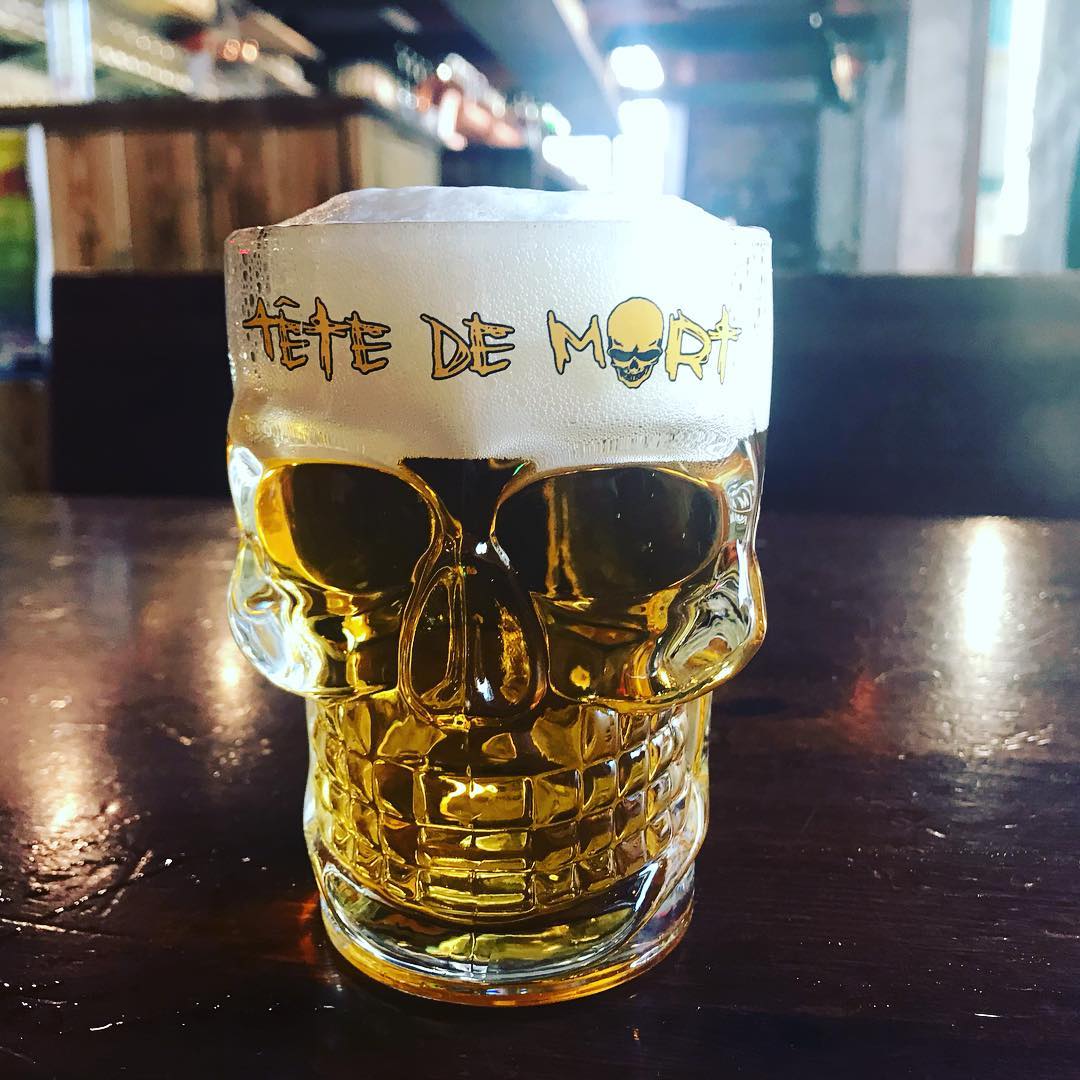 boccale di birra spillata