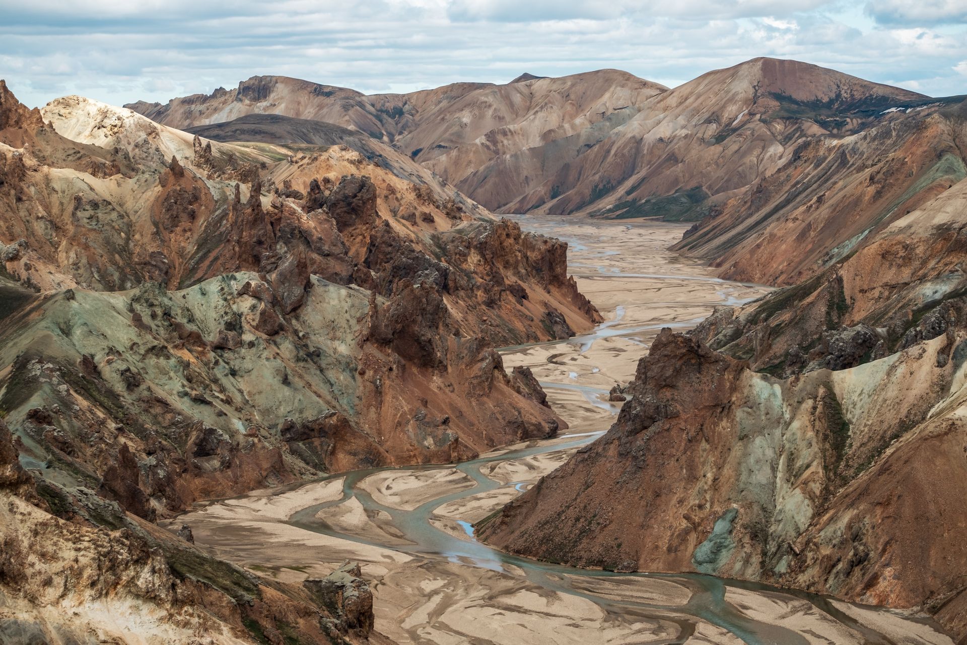 Stunning view over Landmannalaugar - How to plan an Epic Helicopter Elopement in Iceland