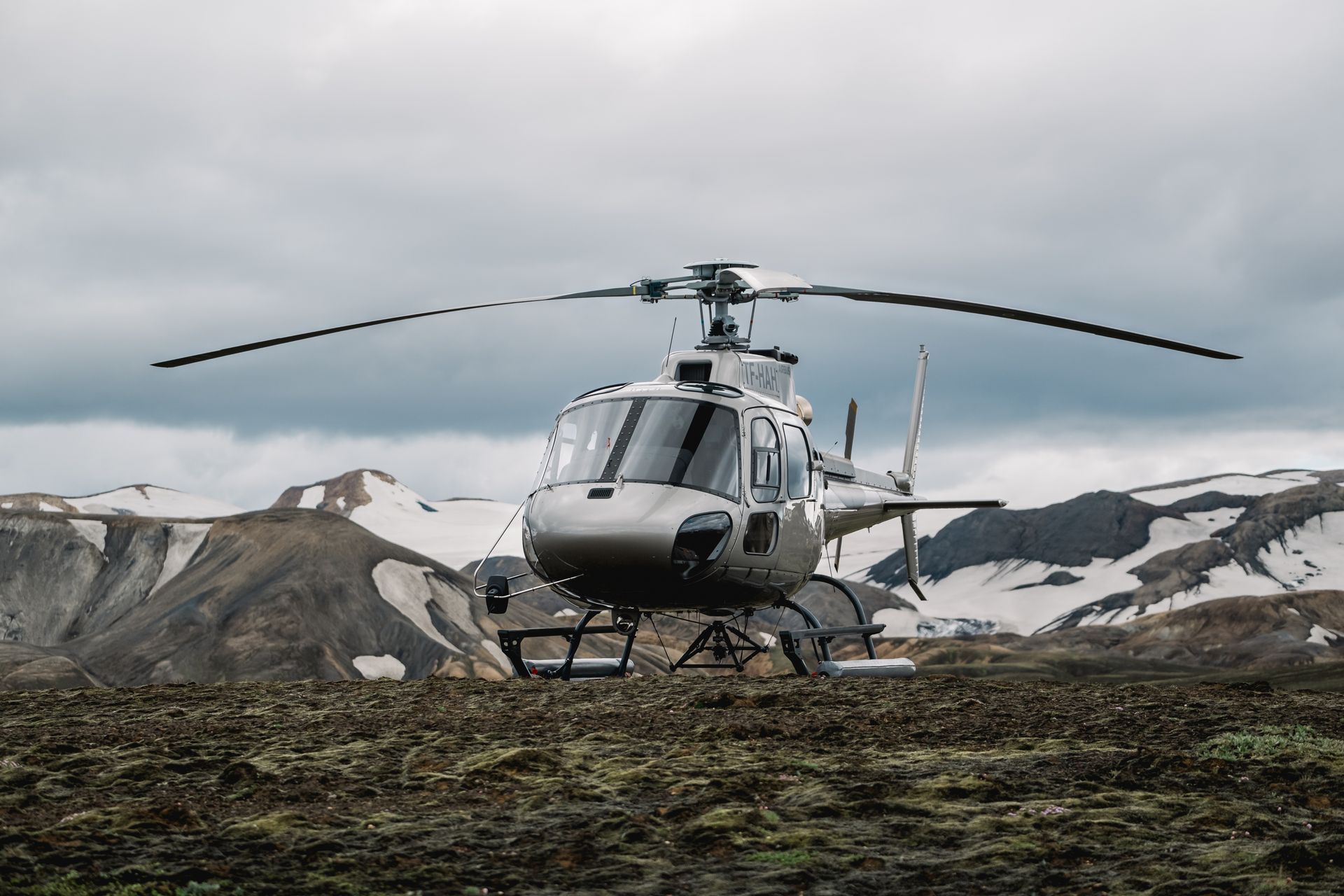 Discover the ultimate guide to planning an unforgettable helicopter elopement in Iceland. 