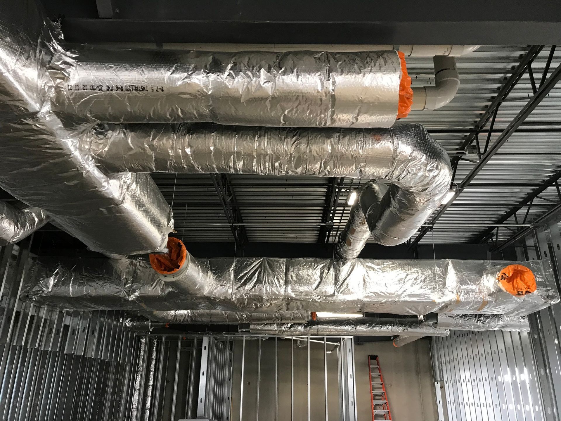 Custom HVAC Ductwork on a Ceiling in a Missouri Business. Call Huleltt to Learn More.