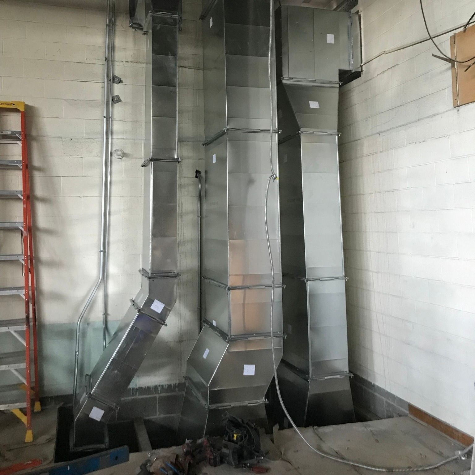 Ductwork at Thorpe Gordon Elementary in Jefferson City, MO. Installed by Hulett.