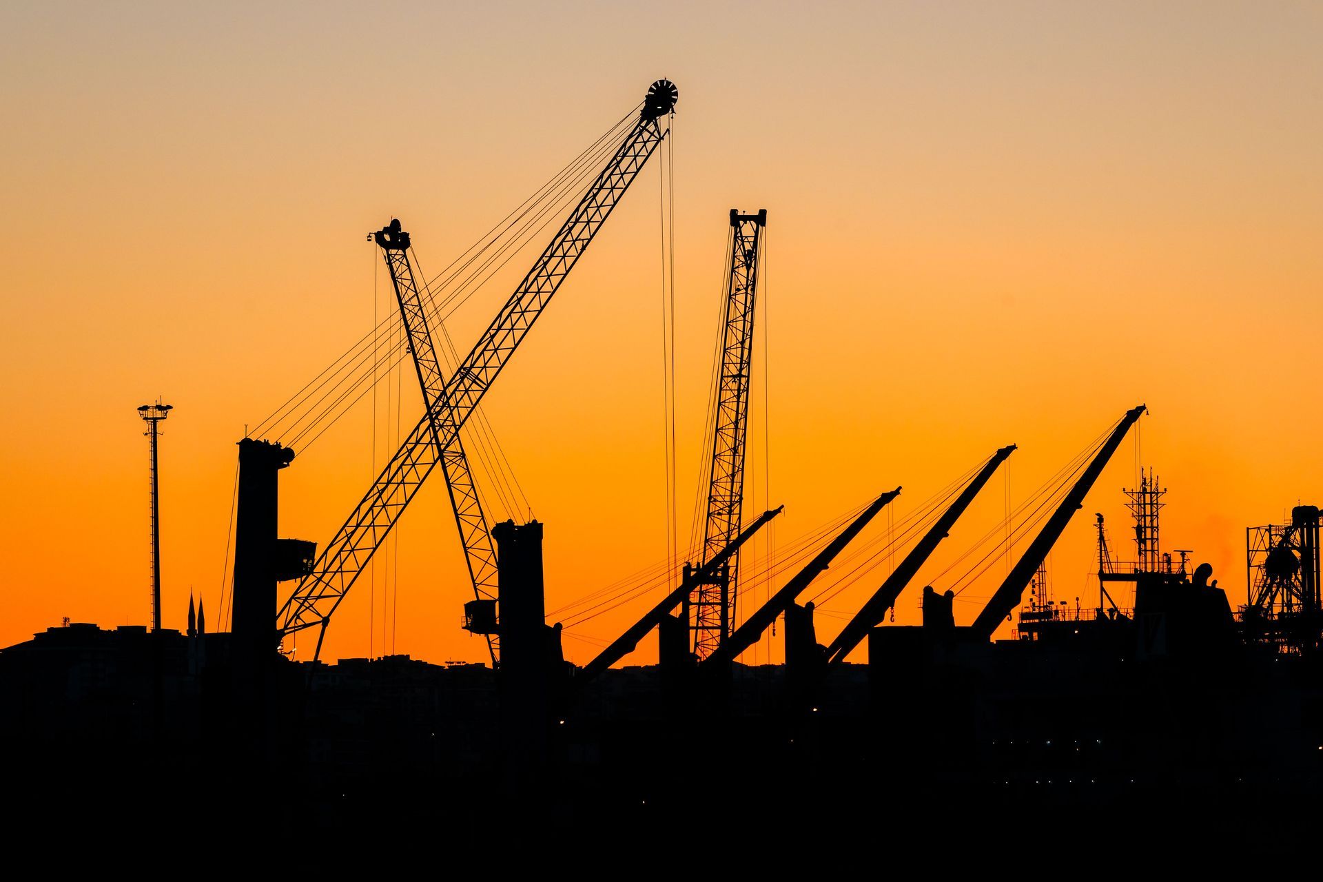 Why Crane Services Is Becoming an Attractive Investment Opportunity for Private Equity