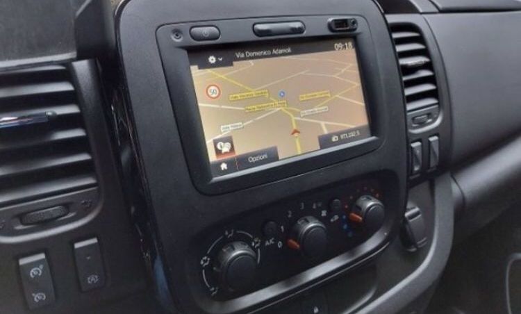 interno vettura navigatore servizi taxi Vibo-Pizzo - Lamezia - Tropea