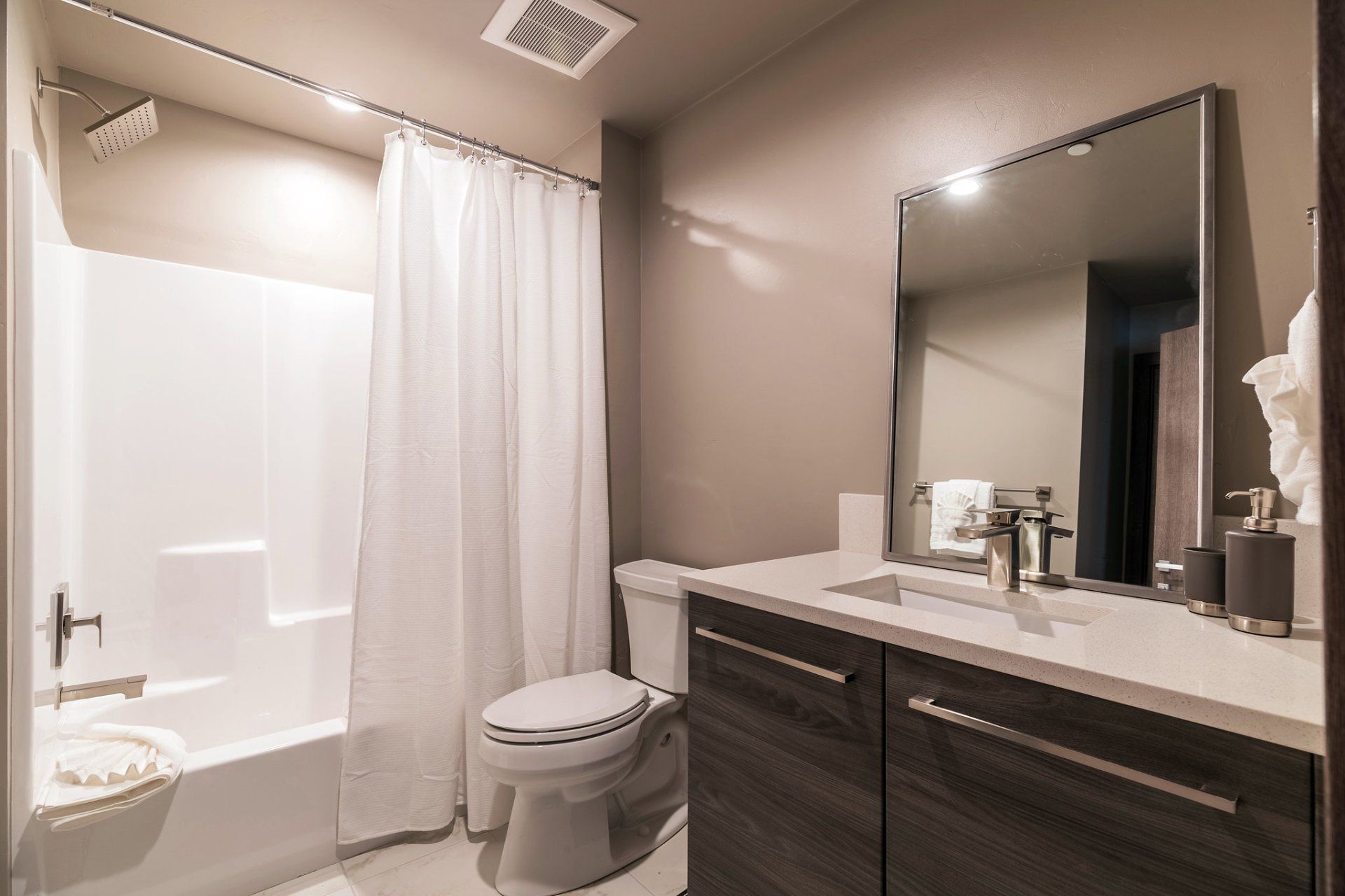 CL_1115_interior_bath_02