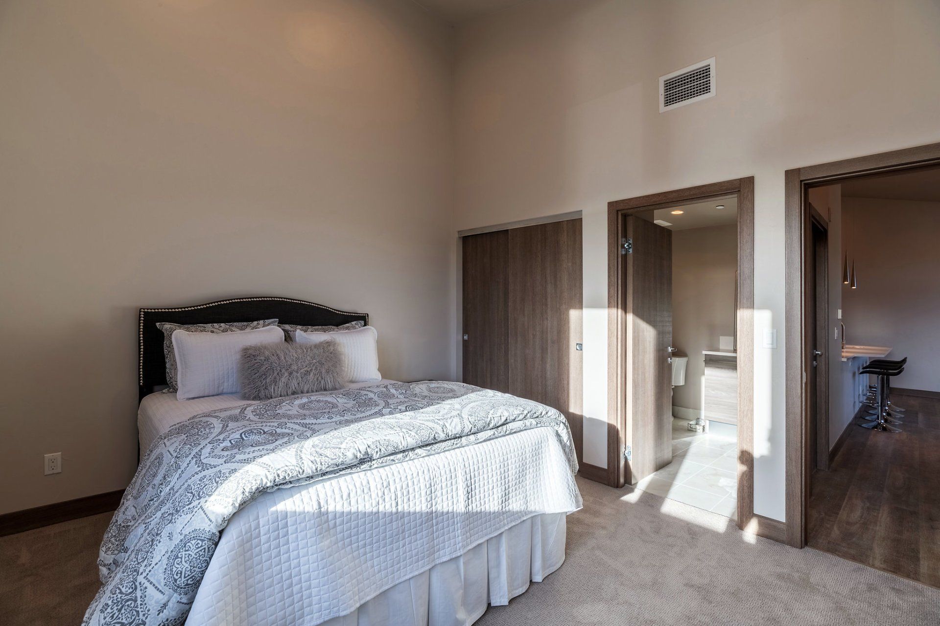 CL_1115_interior_bed_02