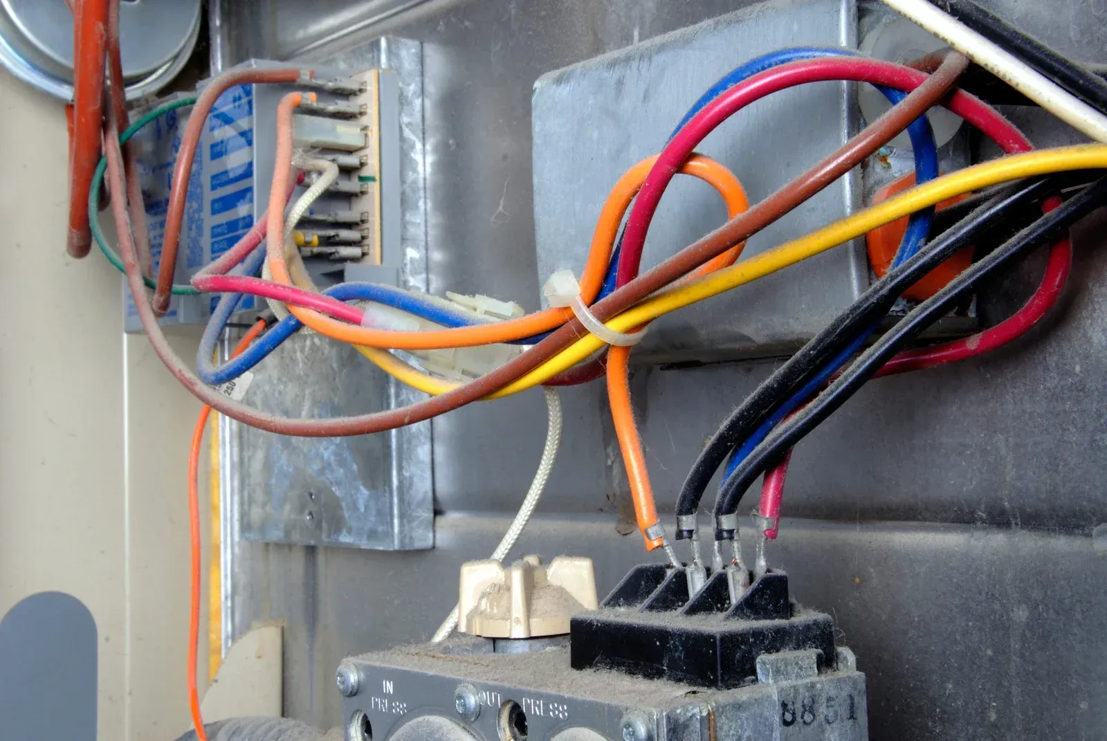 A bunch of wires are connected to a heater