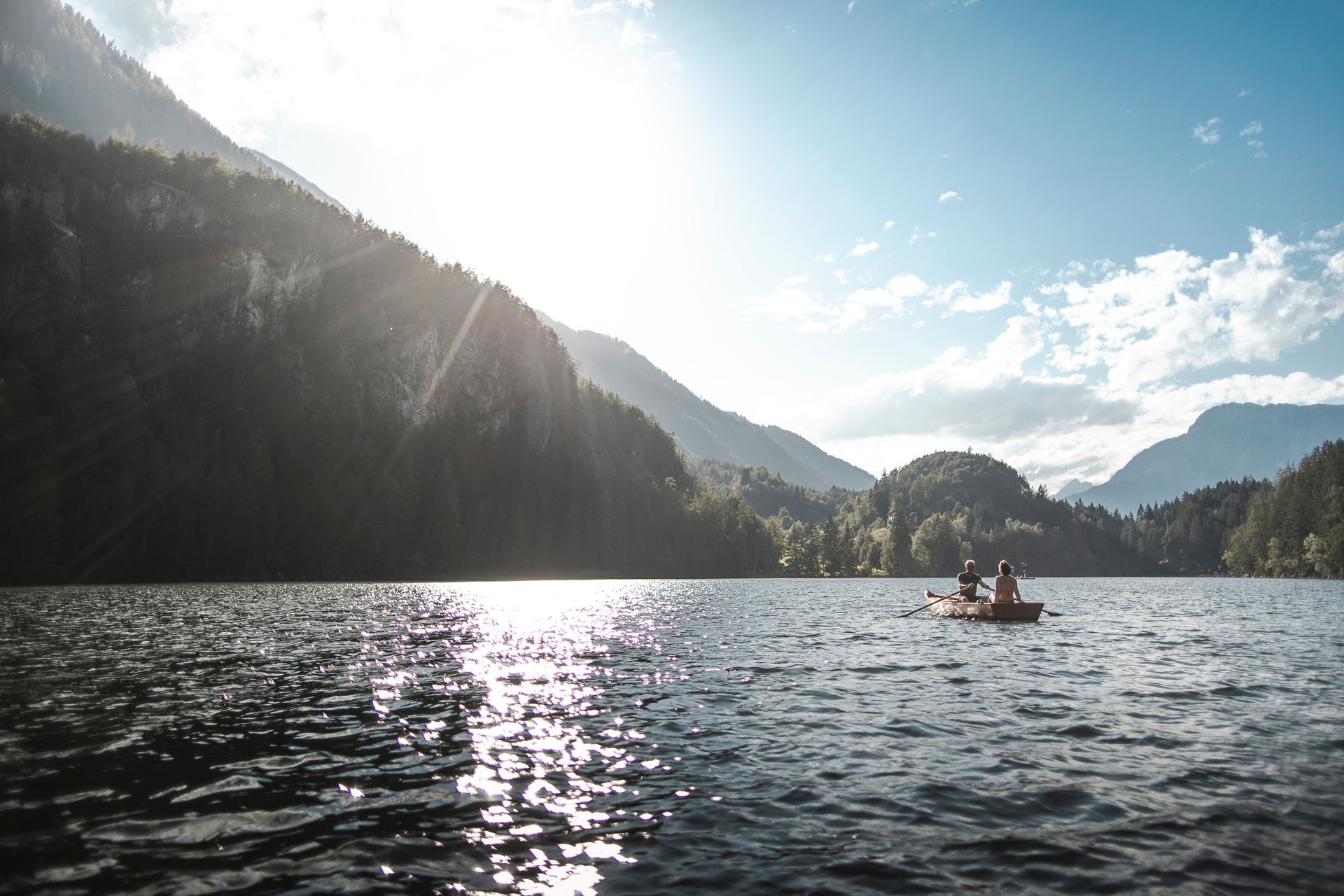 Idyllischer Piburgersee im nahegelegenen Piburg oberhalb von Ötz