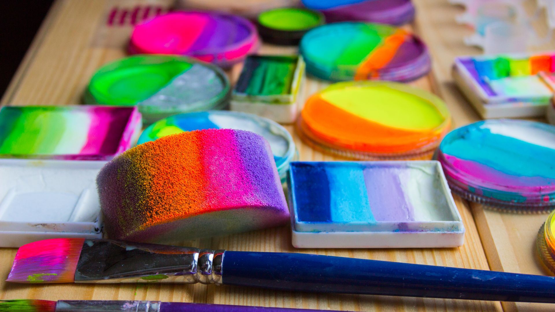 Body painting tools for stag parties, featuring vibrant paint palettes, brushes, and sponges, perfect for creating colorful and fun designs during events