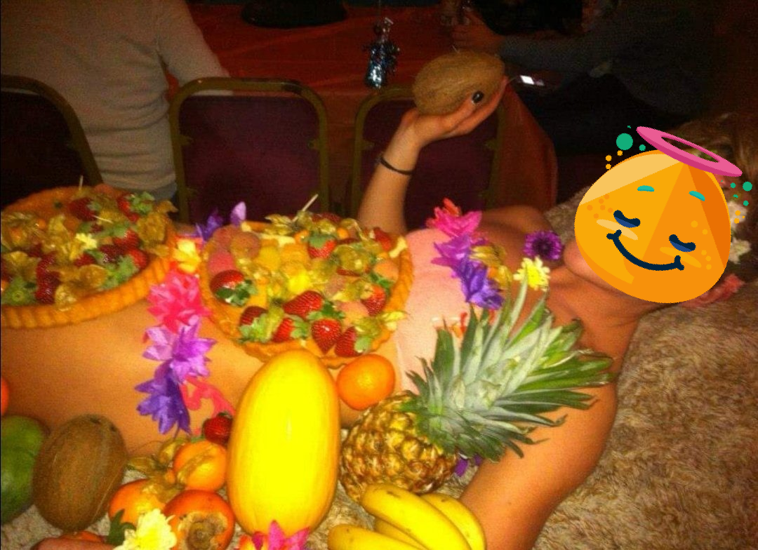 Eat fruit flange cakes off a beautiful female model