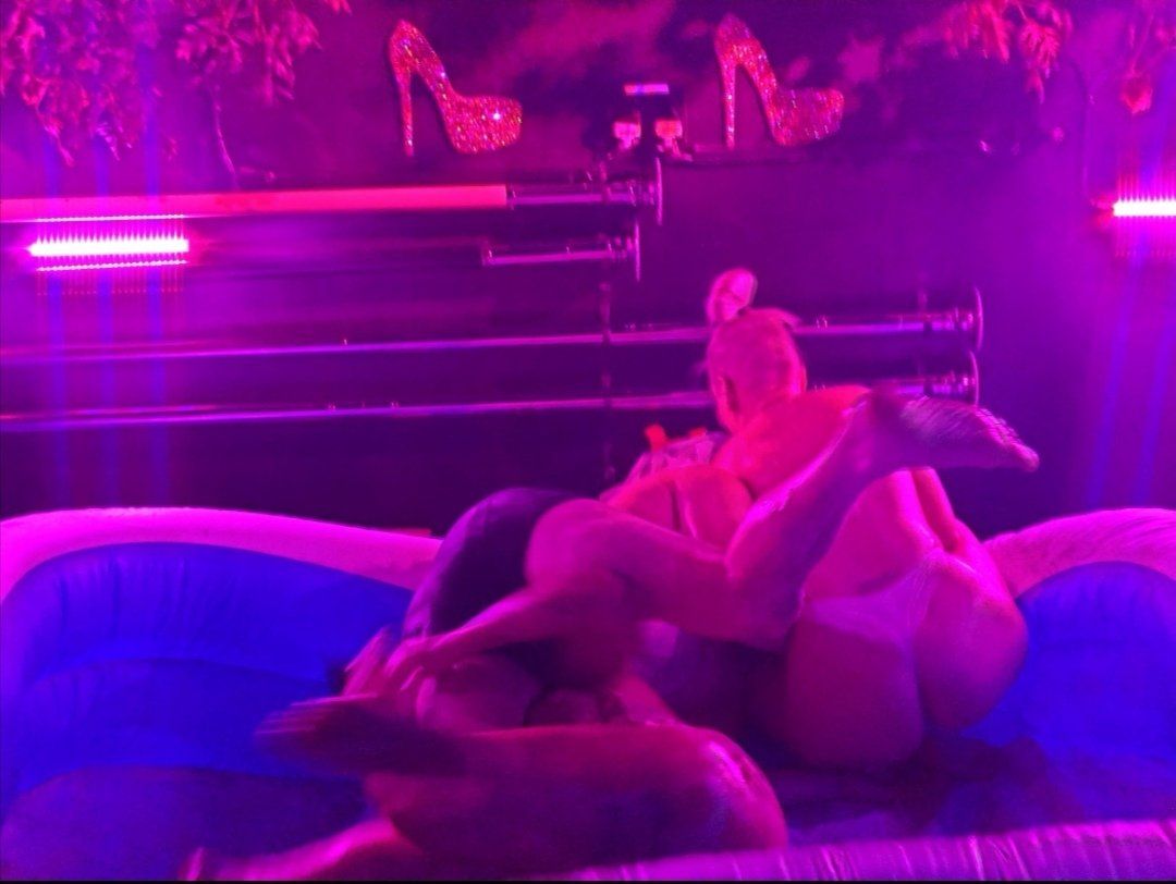 Oil Wrestling match in Cardiff venue