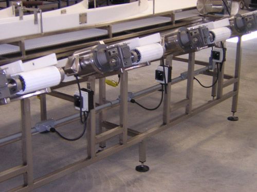 Conveyor belt with rolls