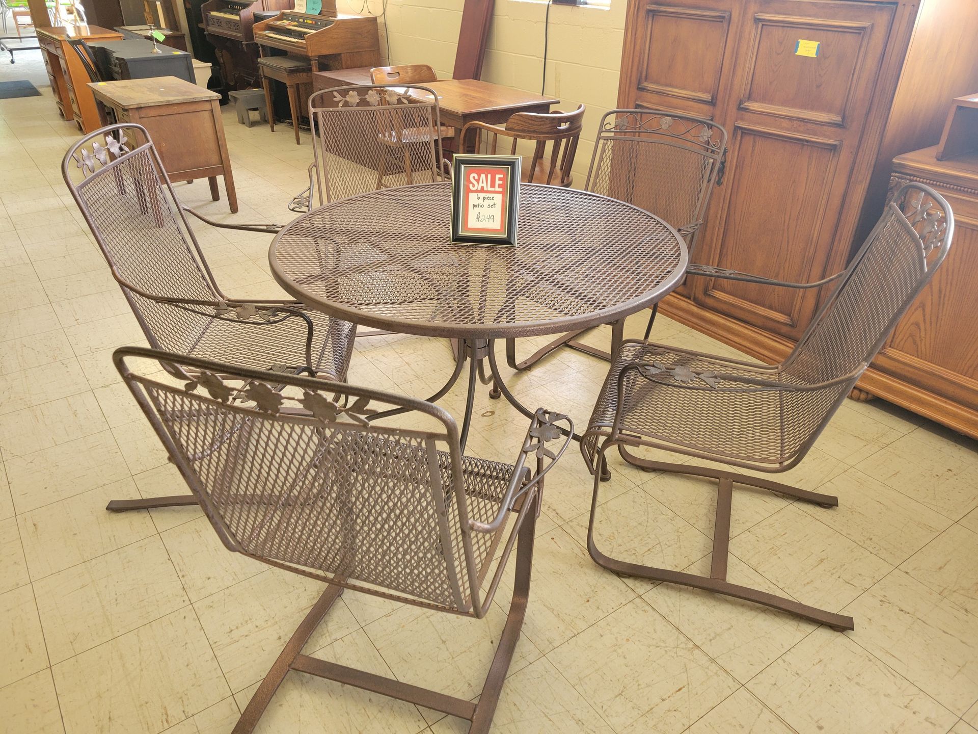 A table and chairs are for sale in a store - Mountain Home, AR - Chuck's Outlet & Moving Inc