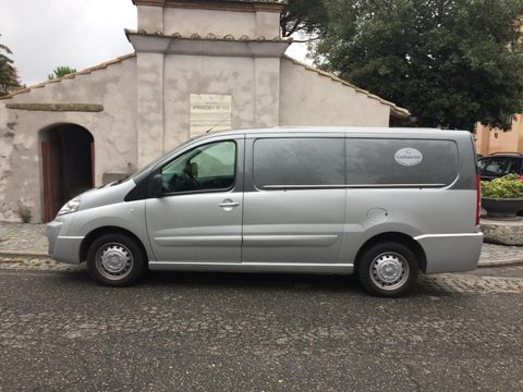 van della ditta funebre