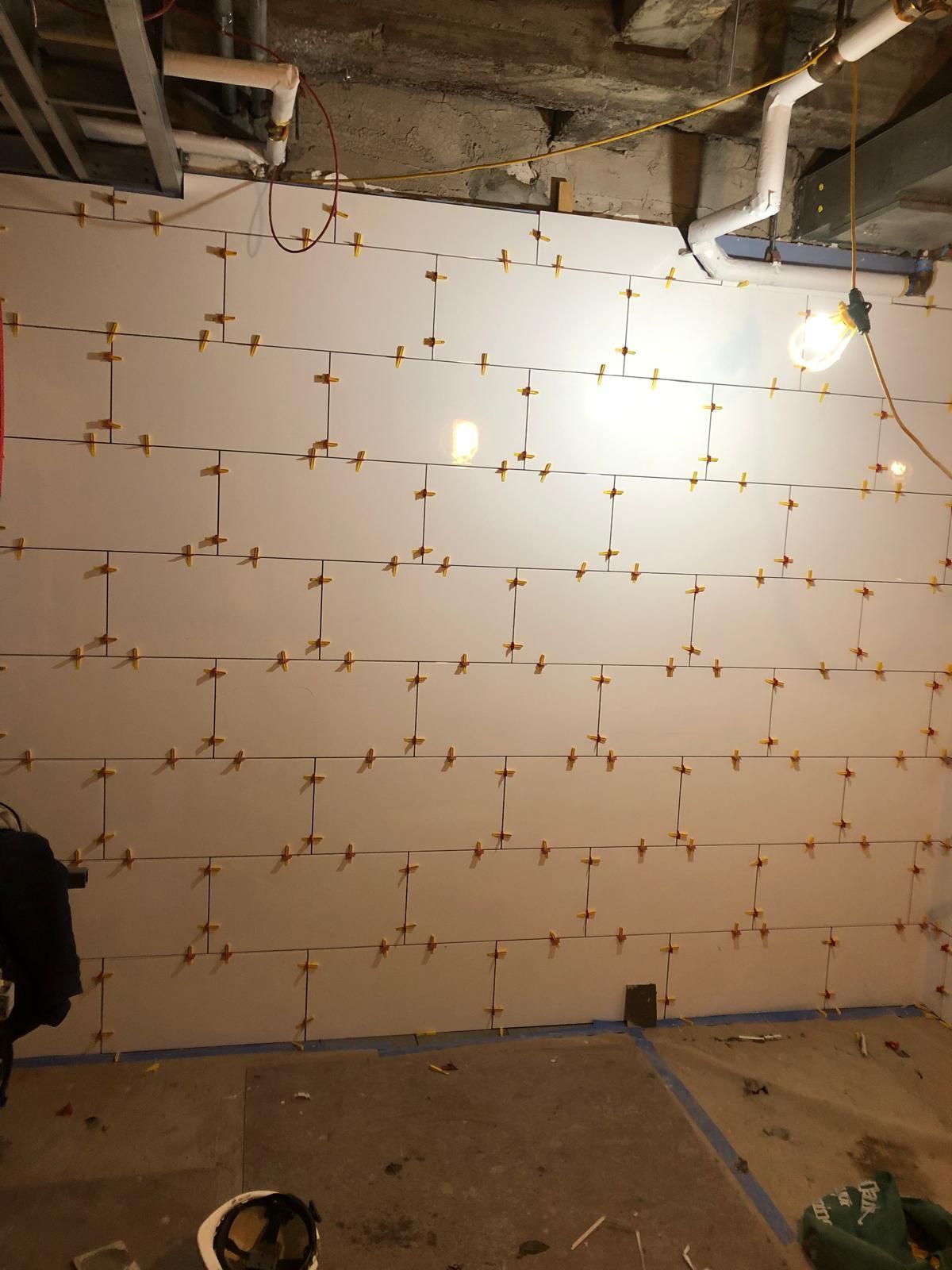 A white wall with a lot of arrows on it