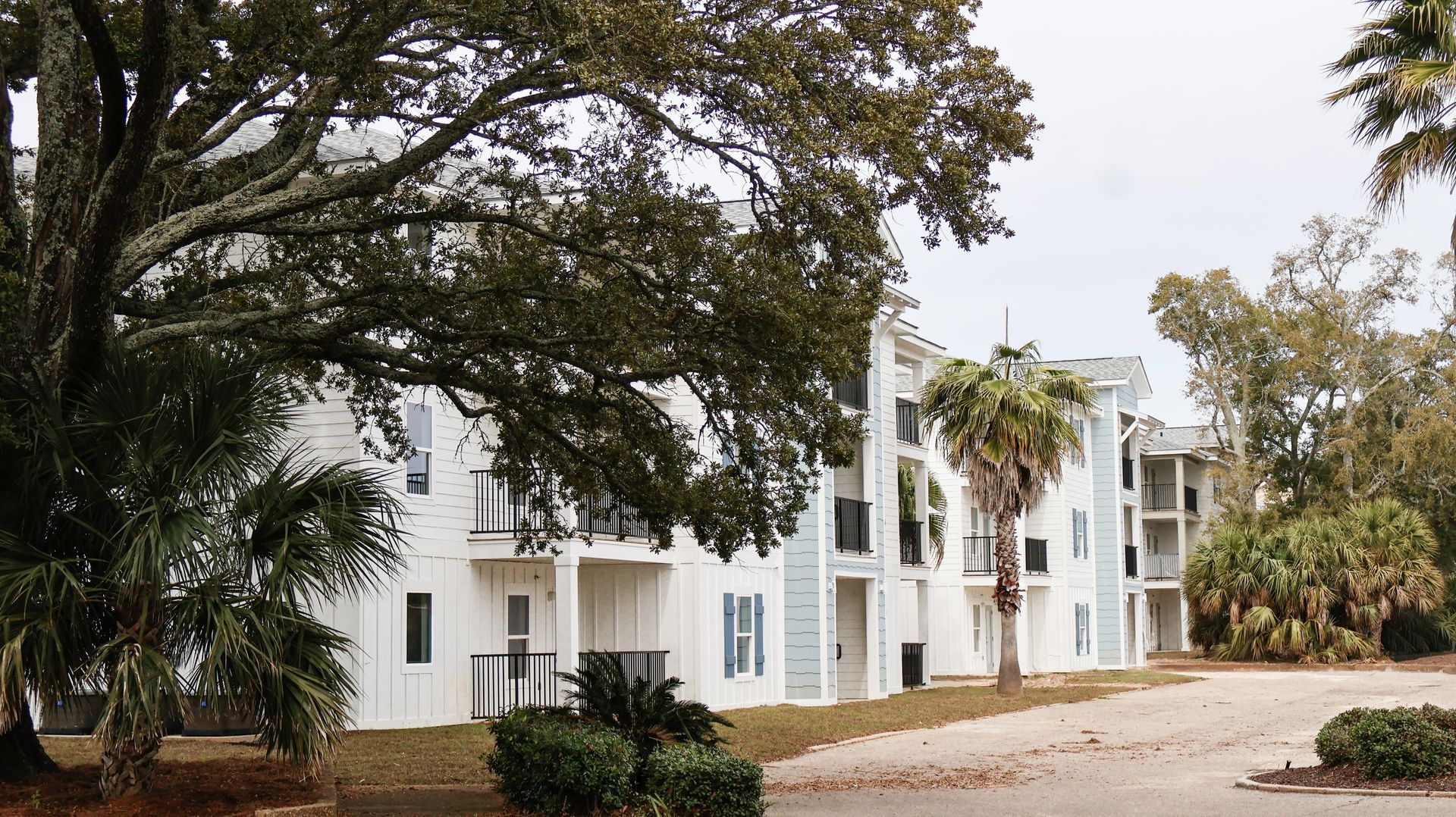 The Current Apartments in Biloxi, Mississippi 3 stories high and close to the water