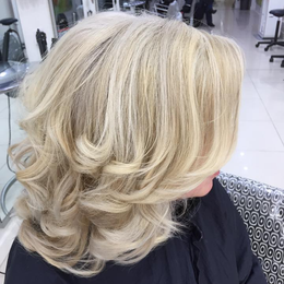 Beautifull hair cutting and colouring