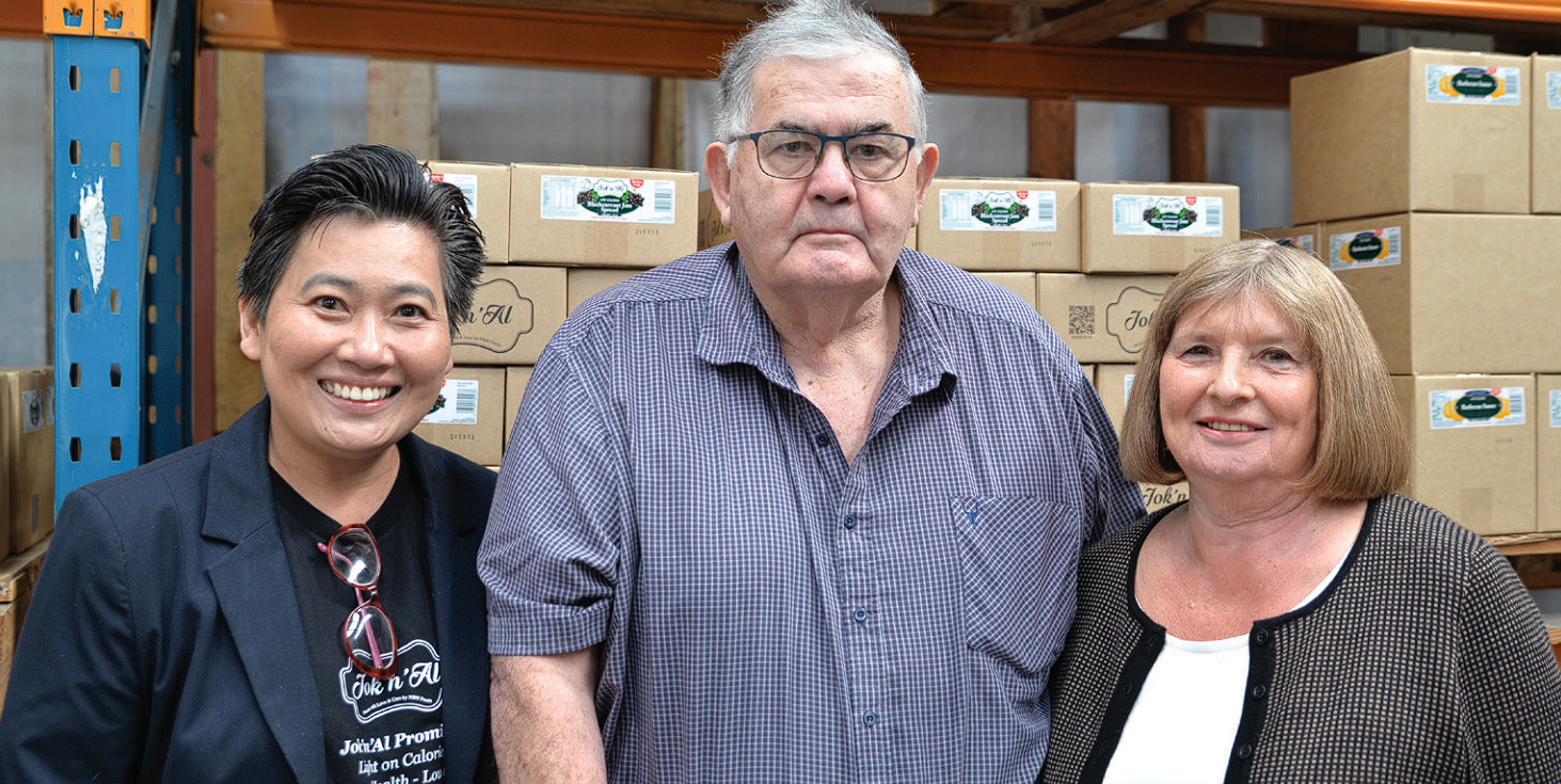 Bunga Krataitong with John and Alison Howie of Jok'n'Al.