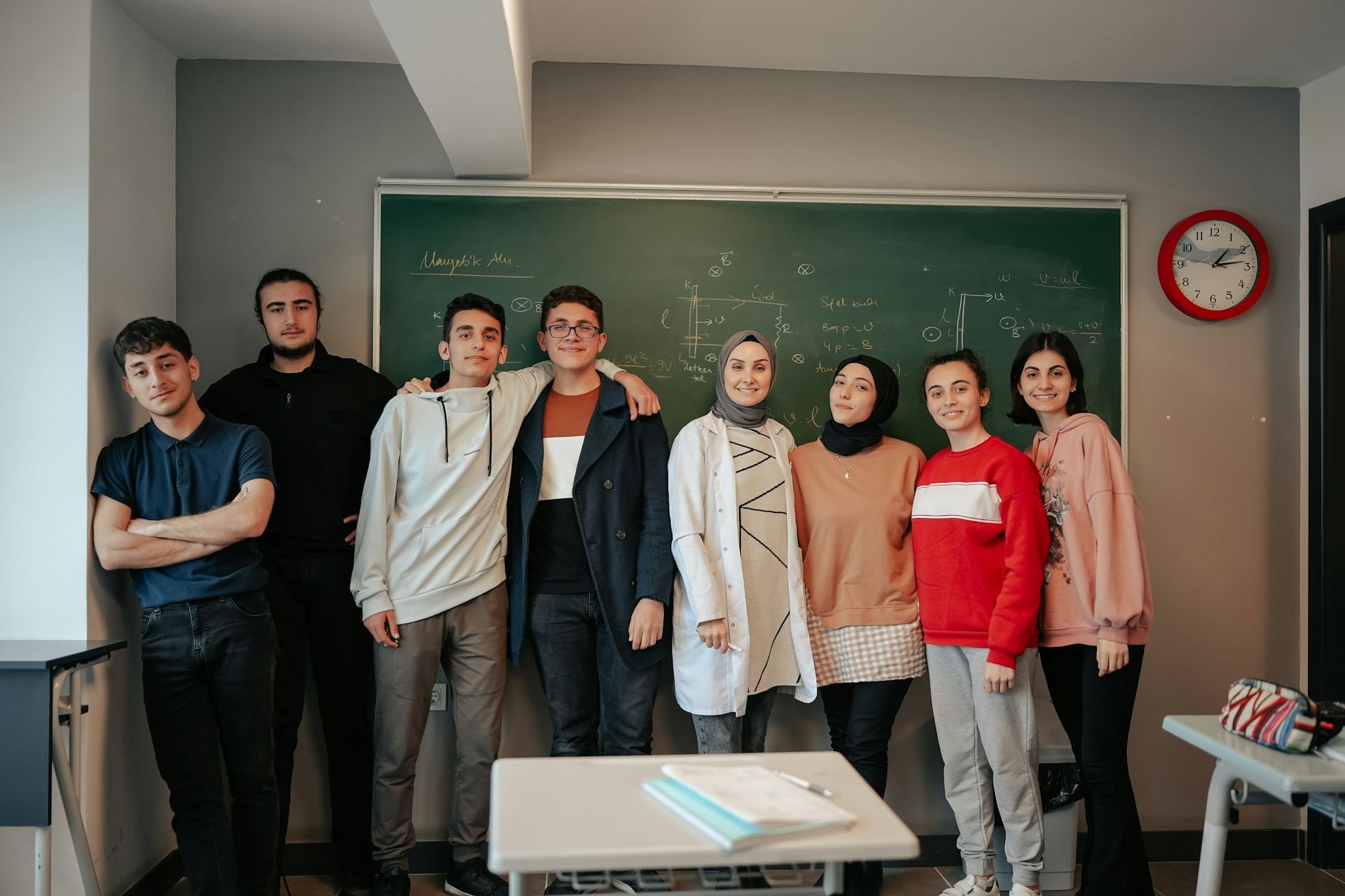 Diverse group of students in a classroom – representing UniHouse's inclusive and engaging education model