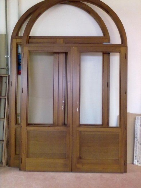 porta finestra in legno scuro